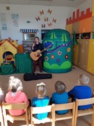 Divadlo p.Enochová - O Kouzelném koštěti