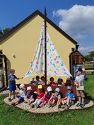 Na školní zahradě