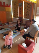 Čtení pohádek - prarodiče ve školce