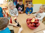 Jablíčkohraní - loupání, krájení a sušení jablíček