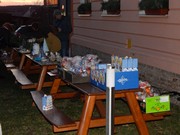 Mikuláš, čert a anděl nadělují