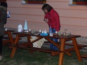 Mikuláš, čert a anděl nadělují