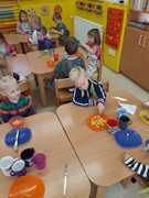 Vaříme bramborový salát z vypěstované zeleniny na školní zahrádce