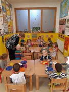 Vaříme bramborový salát z vypěstované zeleniny na školní zahrádce