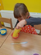 Vaříme bramborový salát z vypěstované zeleniny na školní zahrádce