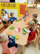 Vaříme bramborový salát z vypěstované zeleniny na školní zahrádce