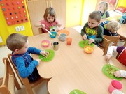 Vaříme bramborový salát z vypěstované zeleniny na školní zahrádce