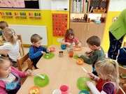 Vaříme bramborový salát z vypěstované zeleniny na školní zahrádce