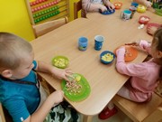 Vaříme bramborový salát z vypěstované zeleniny na školní zahrádce