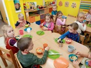 Vaříme bramborový salát z vypěstované zeleniny na školní zahrádce