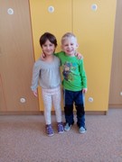 Hrdá škola - Den dvojčat