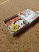 	Hrdá škola - Den her	