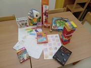 	Hrdá škola - Den her	