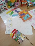 	Hrdá škola - Den her	