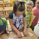 Pečení svatomartinských rohlíčků