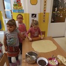 Pečení svatomartinských rohlíčků