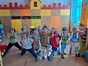 	Hrdá škola – Ztřeštěný den módy	