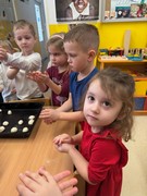 	Pečeme s dětmi masopustní koblížky	