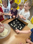 	Pečeme s dětmi masopustní koblížky	