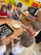 	Pečeme s dětmi masopustní koblížky	