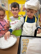 	kuchařský den - pečeme ve školce vánoční cukroví	