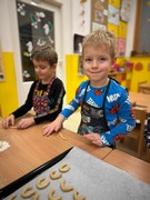 	kuchařský den - pečeme ve školce vánoční cukroví	