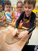 	kuchařský den - pečeme ve školce vánoční cukroví	