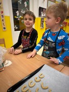 	kuchařský den - pečeme ve školce vánoční cukroví	