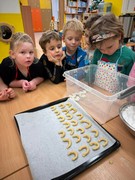 	kuchařský den - pečeme ve školce vánoční cukroví	