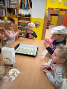 	kuchařský den - pečeme ve školce vánoční cukroví	