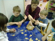 Pečení vánočních perníčků